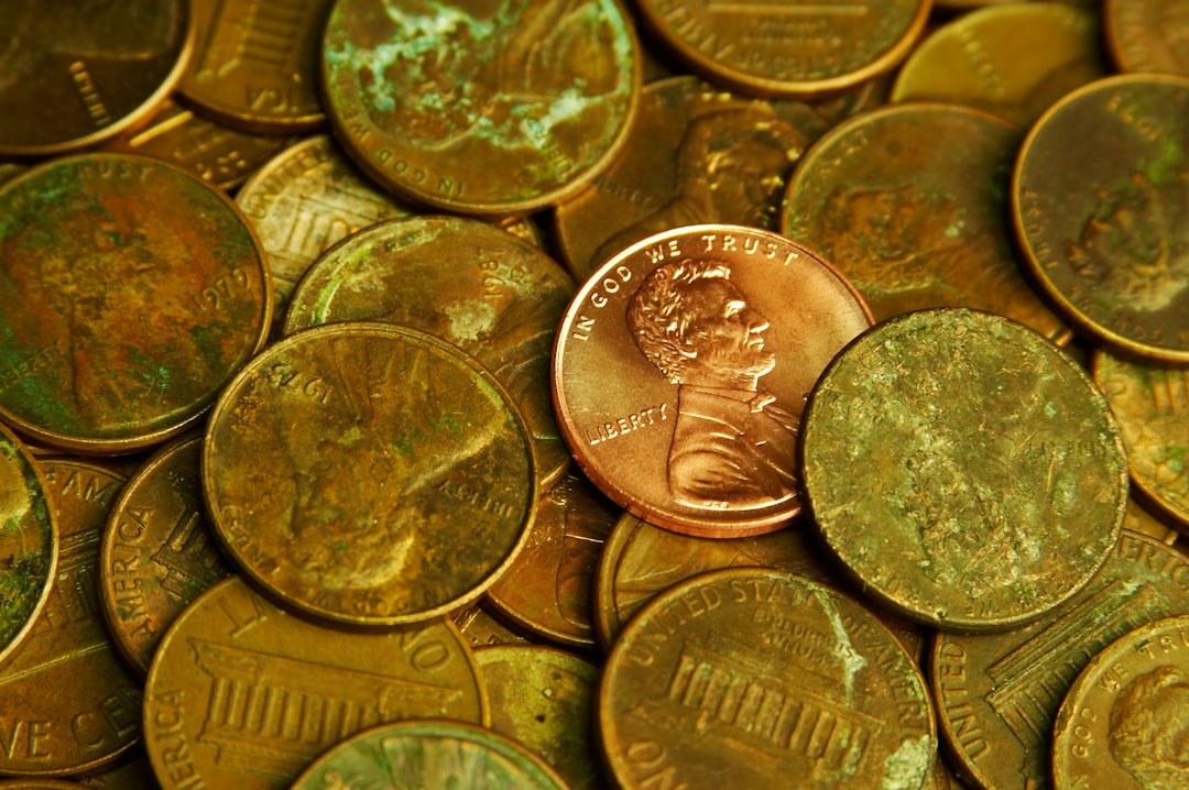 gold copper crude oil commodity sensitivity dollar weakness infographic